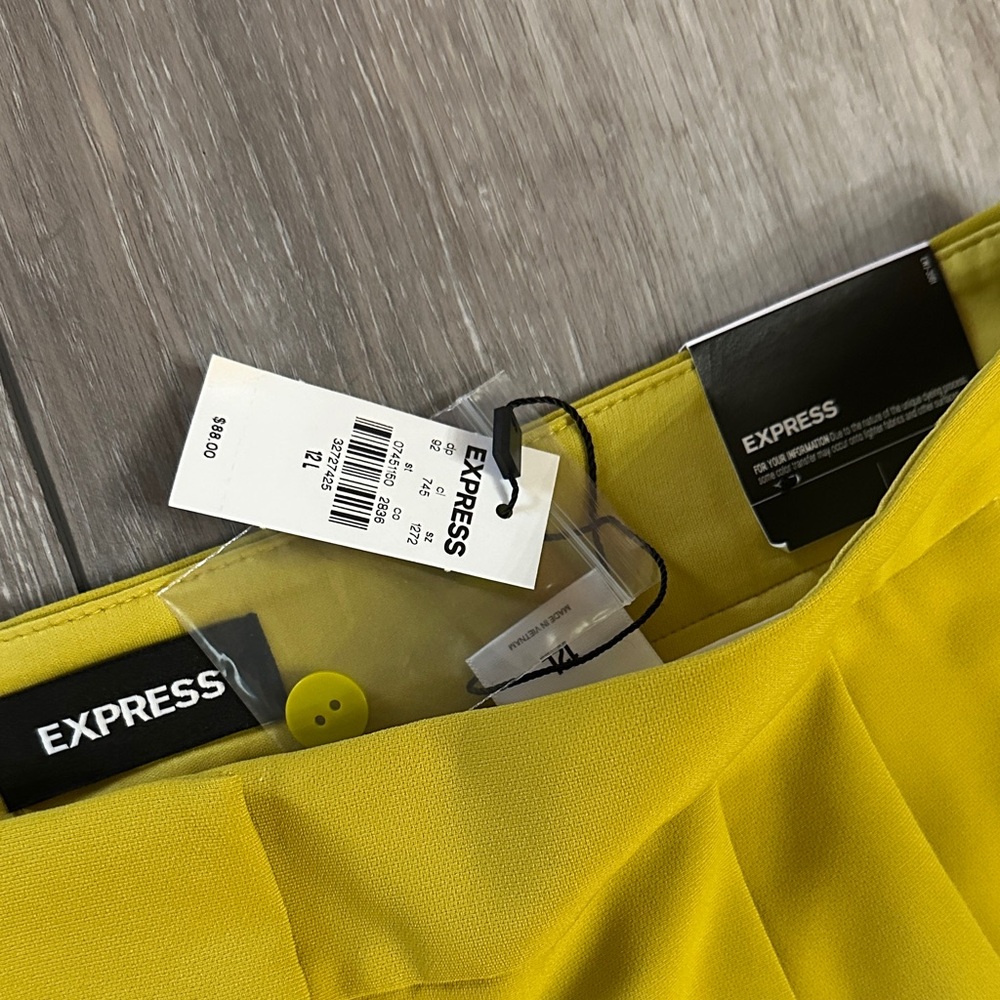 Express Yellow Pleated Tapered Pants - Picture 2 of 3